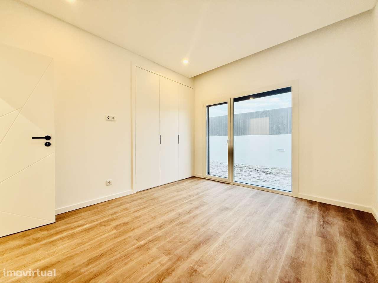 Moradia T4 térrea Fernão Ferro Pinhal do General-24