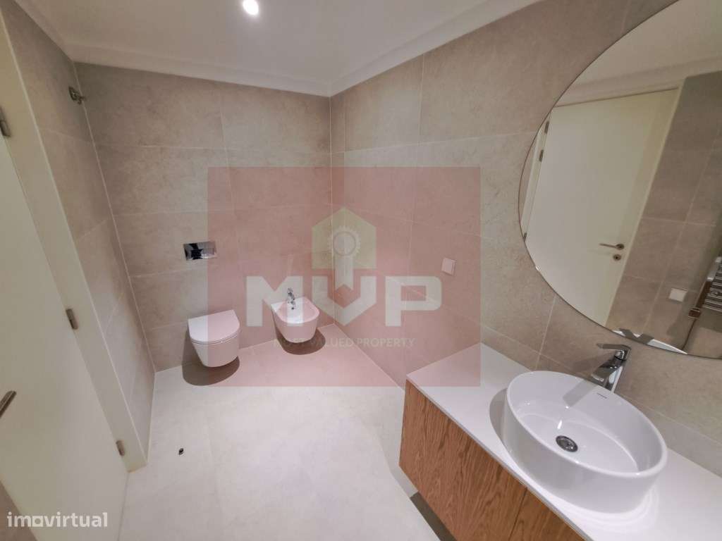 Moradia V3 com piscina e garagem em Vilamoura-19