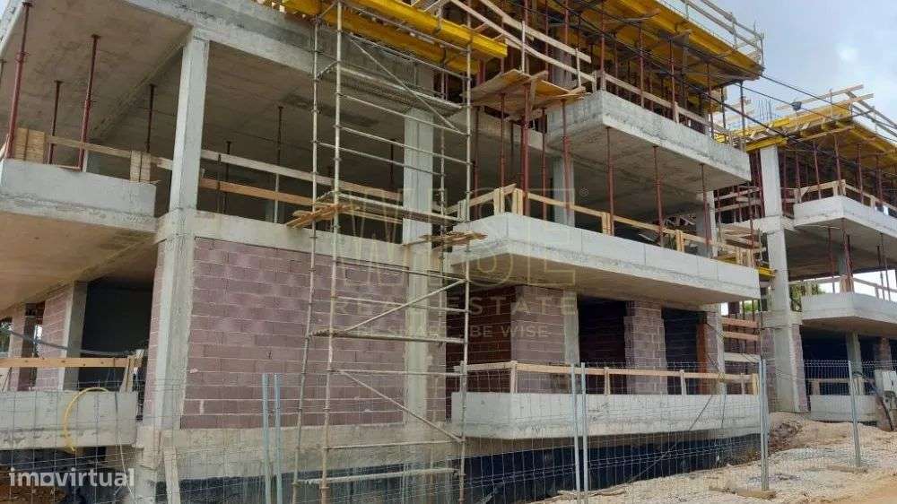 Apartamento T2 com garagem  Lordemão-23