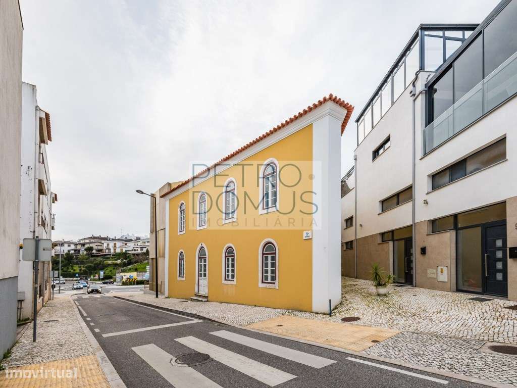 Apartamento T1+1 Único no Centro Histórico de Leiria-27