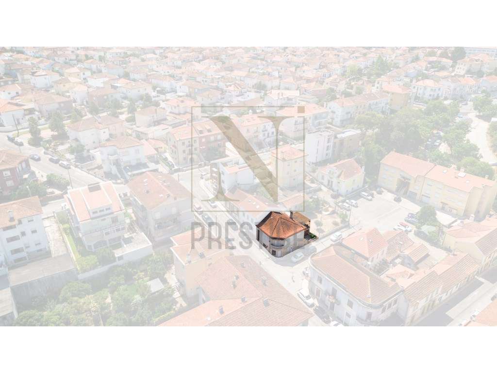 Moradia T8 no Bairro Norton de Matos-46