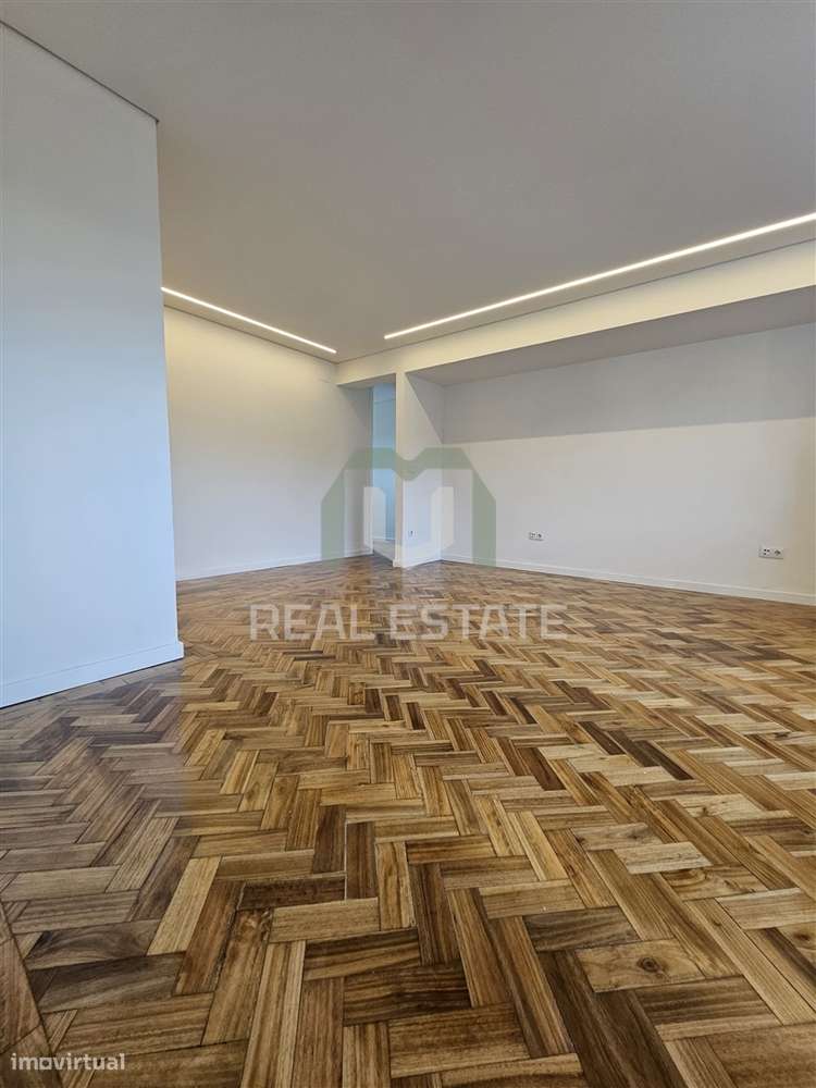 Apartamento T3+1 RENOVADO no centro do Porto - Grande imagem: 4/27