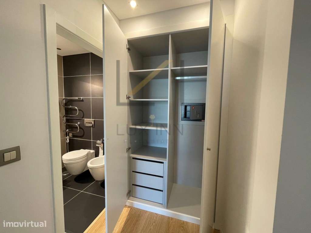 Apartamento T1, com varanda ampla e vista mar em Setúbal-21