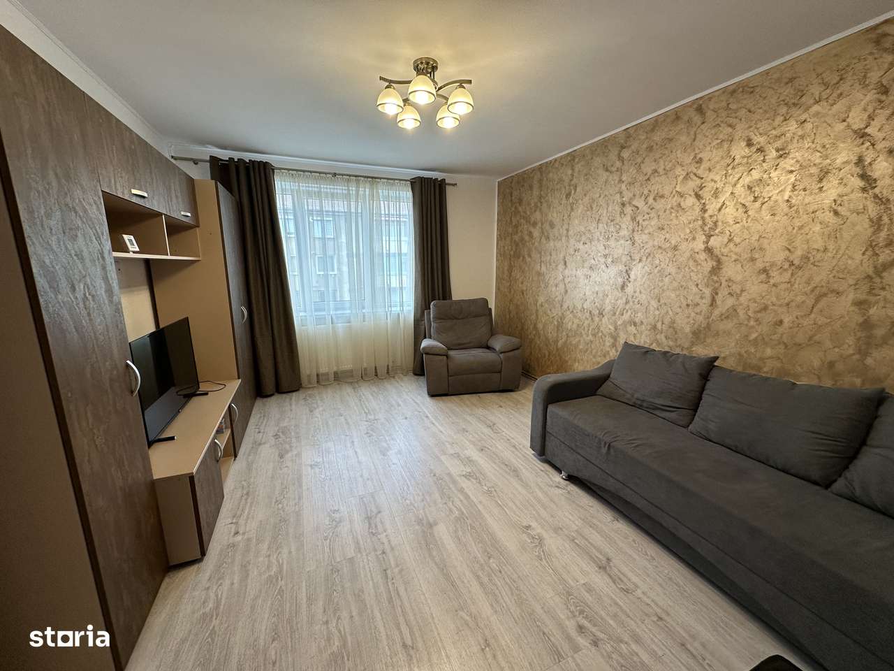 Apartament 2 camere, etaj 2, zonă CENTRALA-1