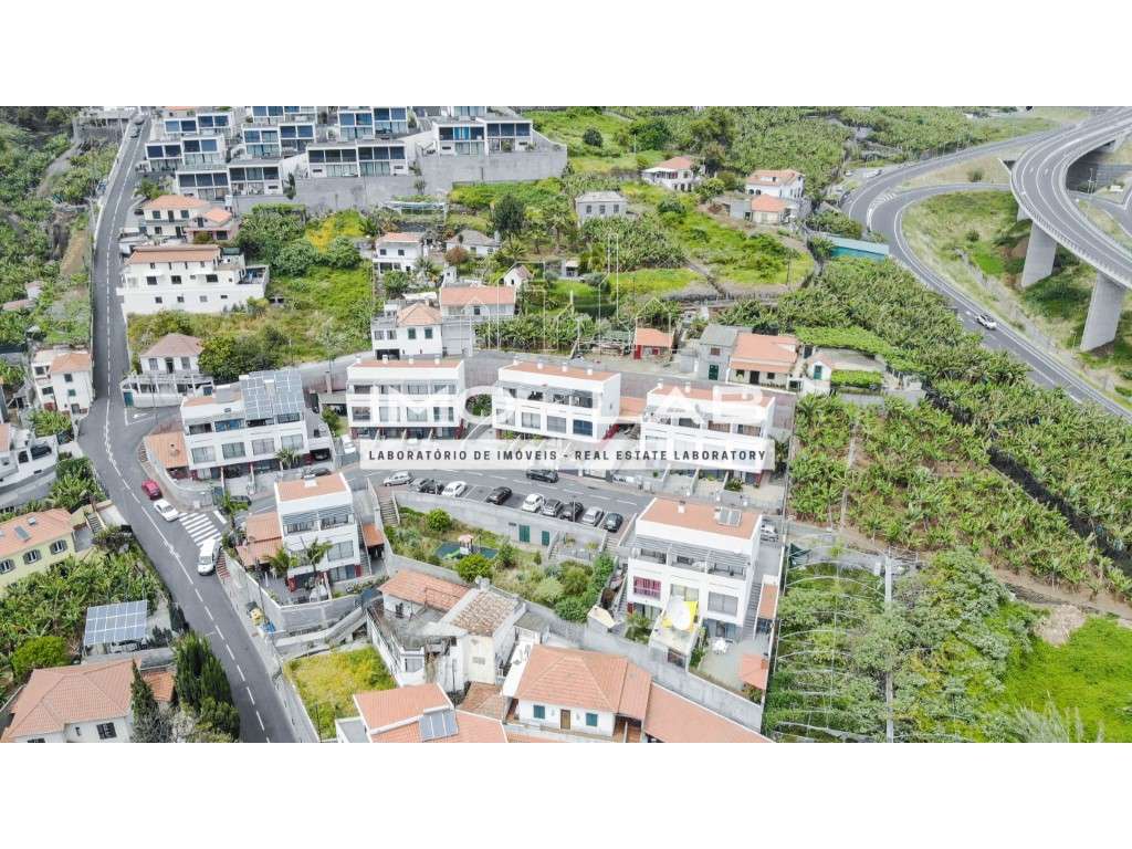 Moradia T2+1 - Câmara de Lobos - Vista Mar e Vista Montanha-31