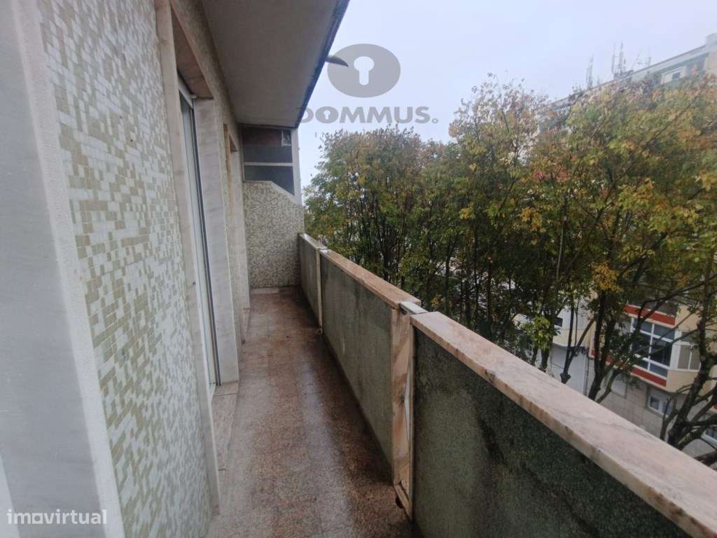 Apartamento T4 Totalmente Remodelado na Damaia-13