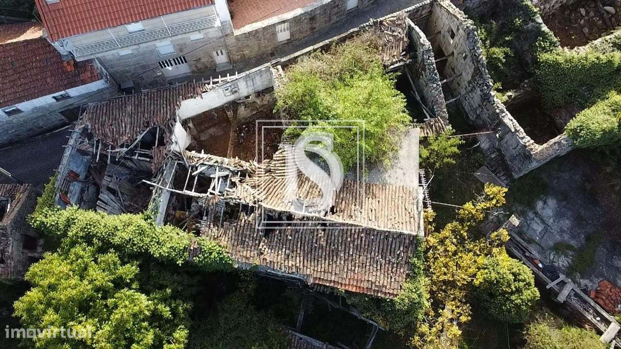 Moradia T5 para Restaurar, com terreno, em Ruivães, Vieira do Minho-19