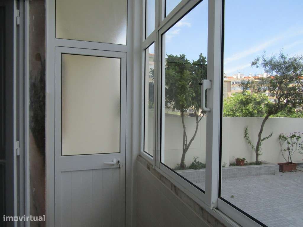 T2 Remodelado com Terraço de 44 m² | Benfica - Grande imagem: 3/25