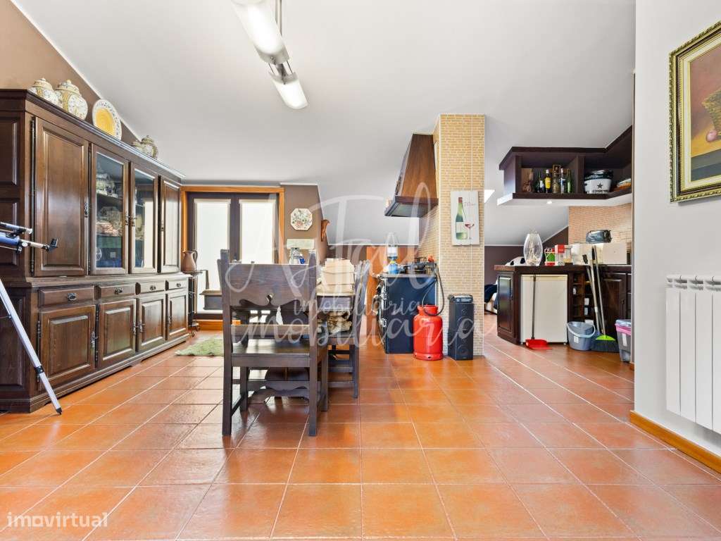 Duplex T5 no centro de Ponte de Lima com terraço panorâmico e 2 gar...-20