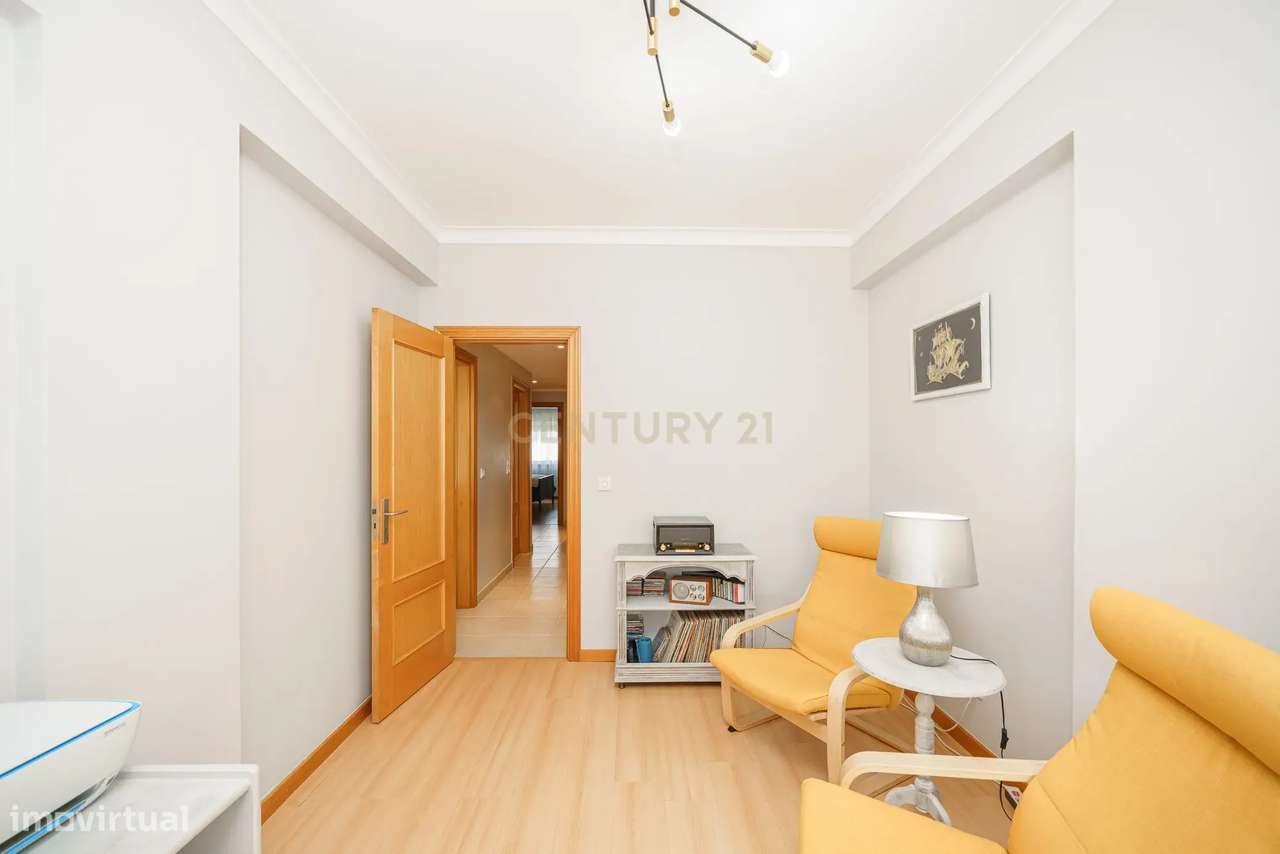 APARTAMENTO T3 COM ARRECADAÇÃO PARA VENDA EM S.SEBASTIÃO, SETÚBAL-16