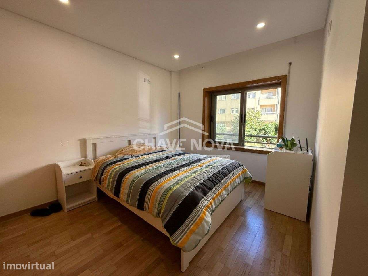 Apartamento T2+1 Renovado c/ Lugar de Garagem em Santa Marinha-8