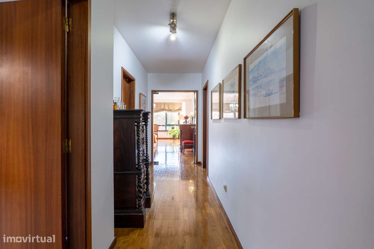 Apartamento T5 Com Excelentes Áreas em Matosinhos-20