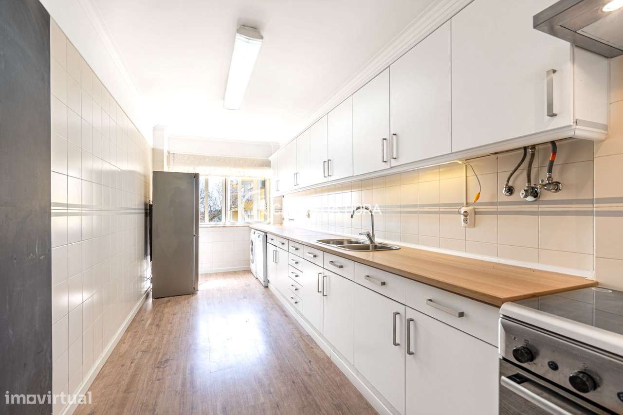 Agradável apartamento T3 na Rua Garcia de Resende, junto ao Colégio...-7