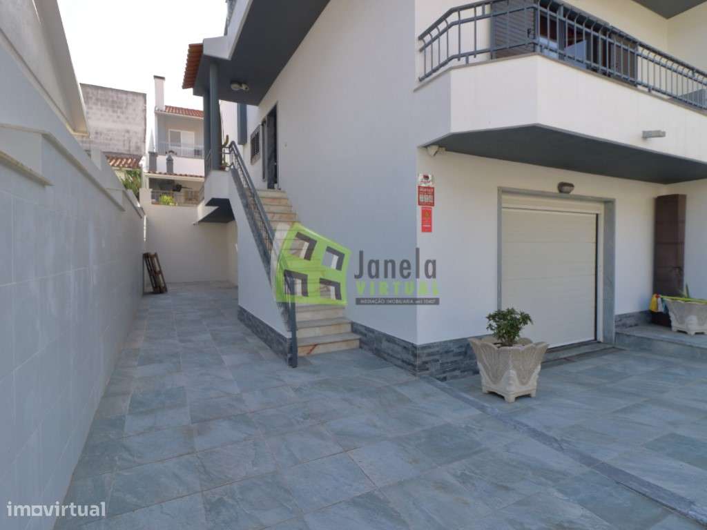 Moradia T3+1 com Quintal, Garagem em Vale de Milhaços-42