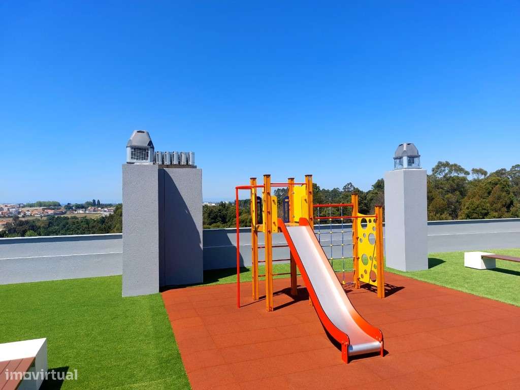 Apartamento T4 com 2 frentes, novo, com churrasqueira; piscina e pl...-16