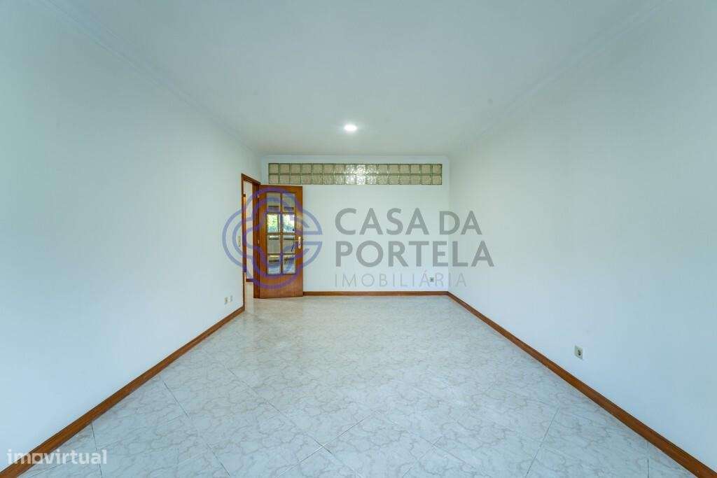 Apartamento T2+1 com elevador e garagem próximo ao Arrábida Shopping - - Grande imagem: 5/34