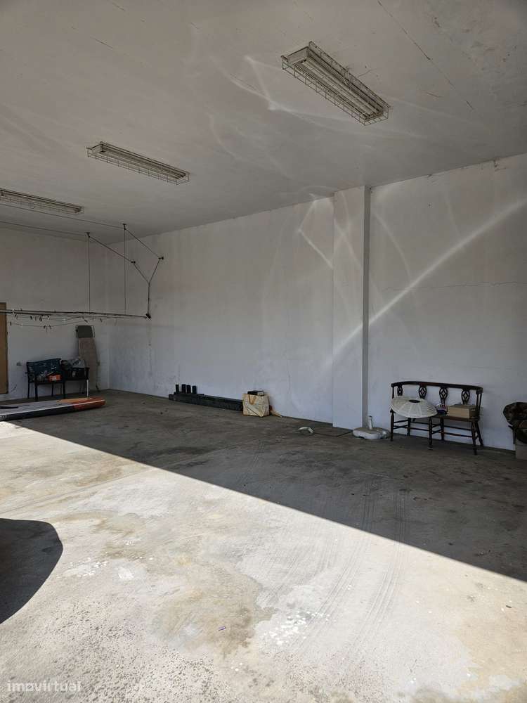 Lindíssima Moradia T6 de quatro frentes-26