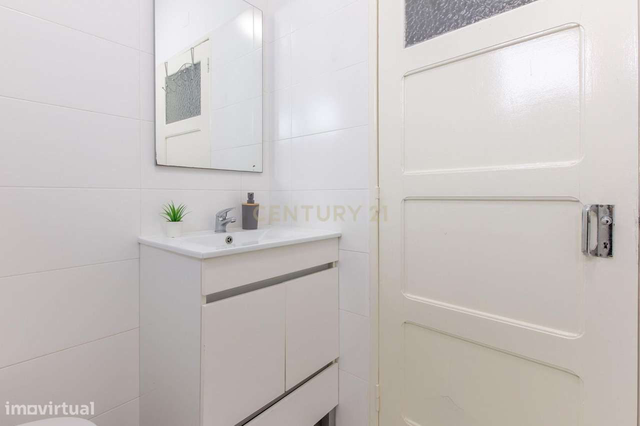 Casa Renovada em Setúbal com Vista Panorâmica-12