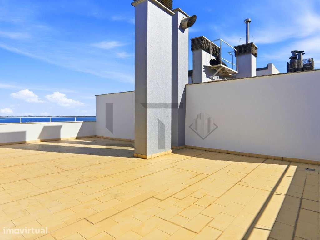 Penthouse T3 (possível T4) com Terraço, plena vista Rio e Garagem, ...-55