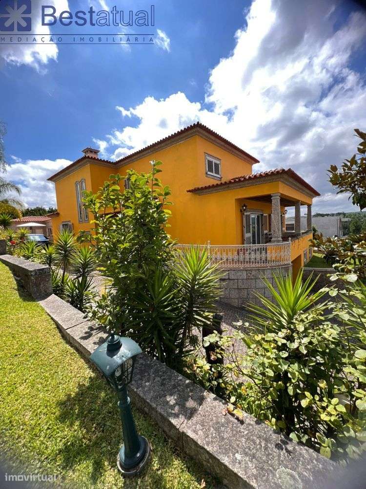 Moradia T4 - 4 Suites - Possib. Permuta - Ribeirão-57