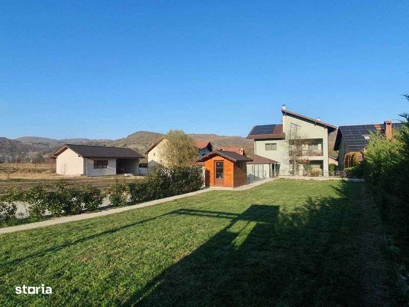 Vila deosebita cu priveliste incintatoare - Imagine principală: 4/8