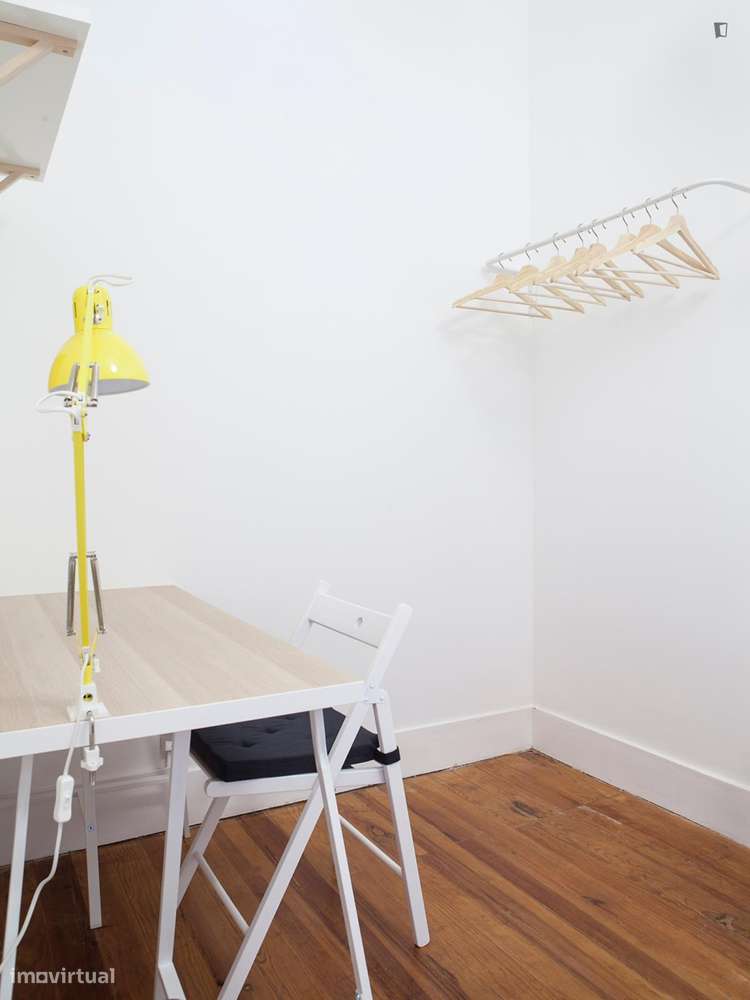 Quarto - localizado em São Sebastião Lisbon - Grande imagem: 4/10