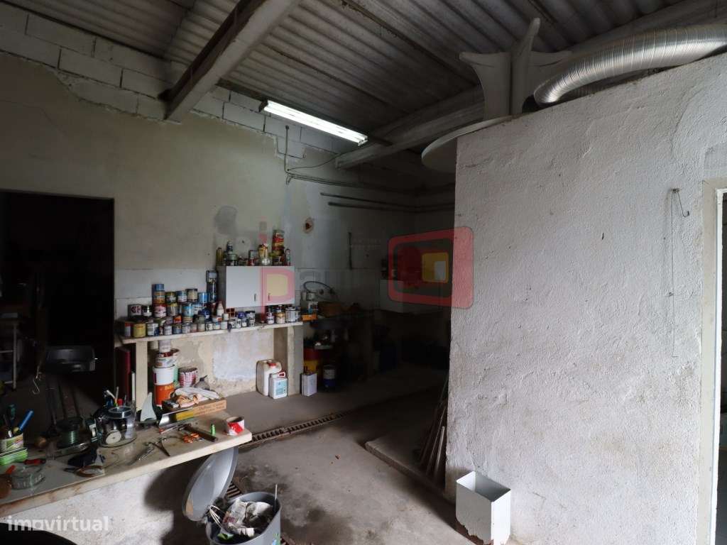 TERRENO COM CASAS - SARILHOS GRANDES-53