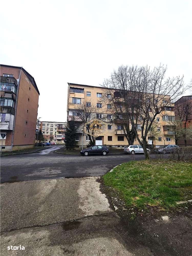 Aprtament cu 3 camere decomandat | Micro 17 - Aproape de noul pod - Imagine principală: 1/14