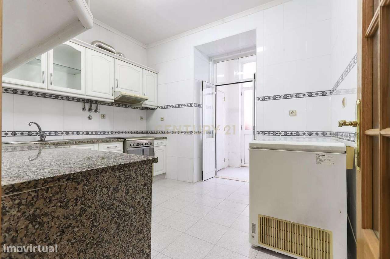 Espaçoso Apartamento T3 no coração de Lisboa-20