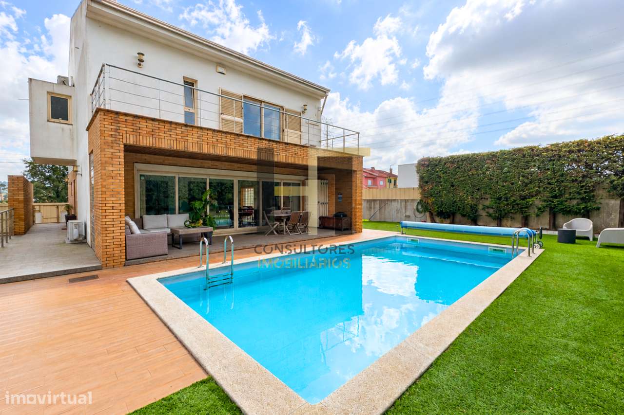 Moradia T3 | 4 Frentes | Piscina, Suite c/ Closet, Garagem 3 Carros |-38