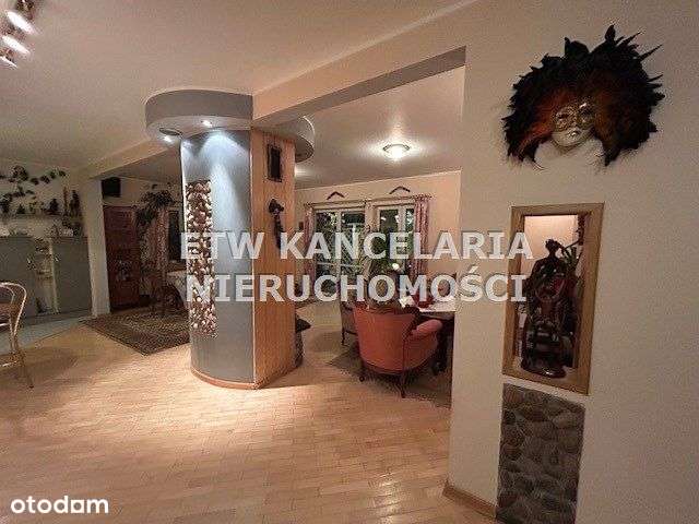 Wygodny dom rodzinny z fotowoltaiką.-9