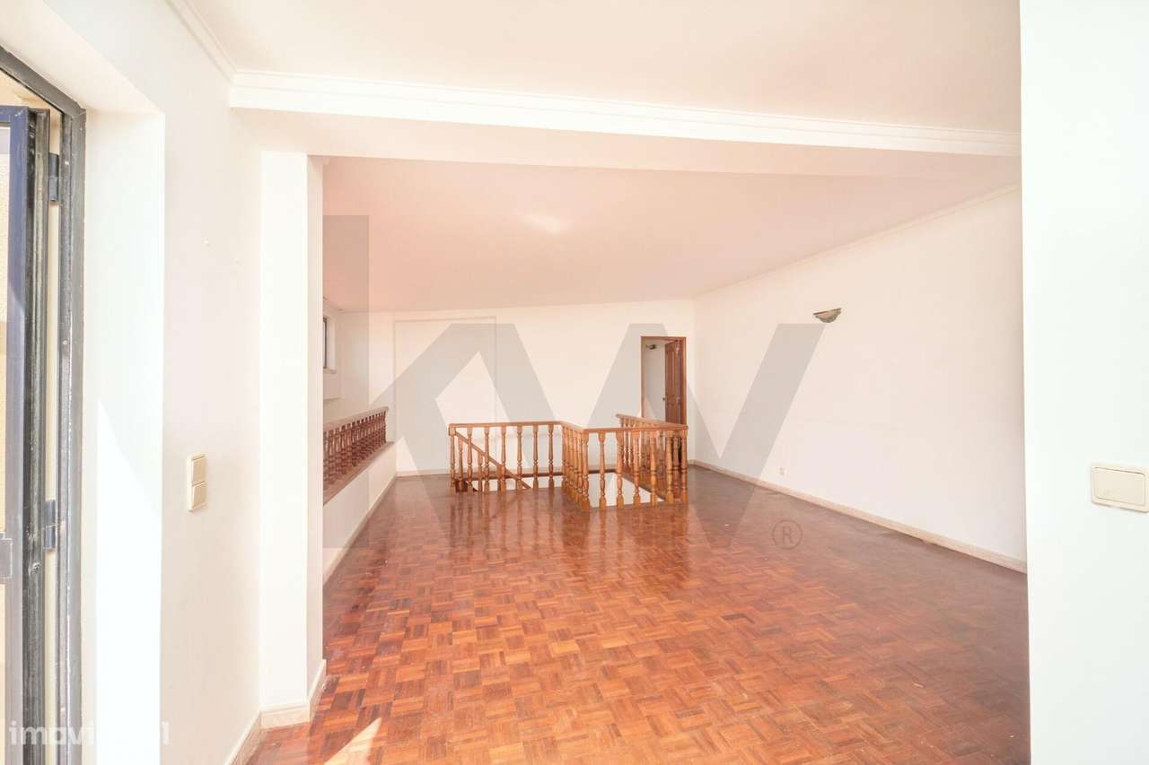Penthouse Duplex T5 com Vista Desafogada e Excelente Potencial na Quin-30