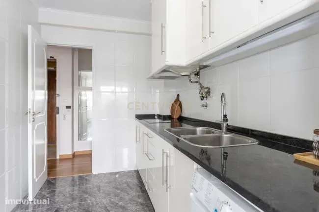 APARTAMENTO | 2 Quartos | 1 Casa de Banho | Renovado | Arrecadação | �-7