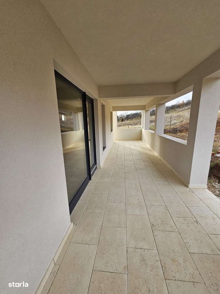 Casa de vanzare - Imagine principală: 4/12