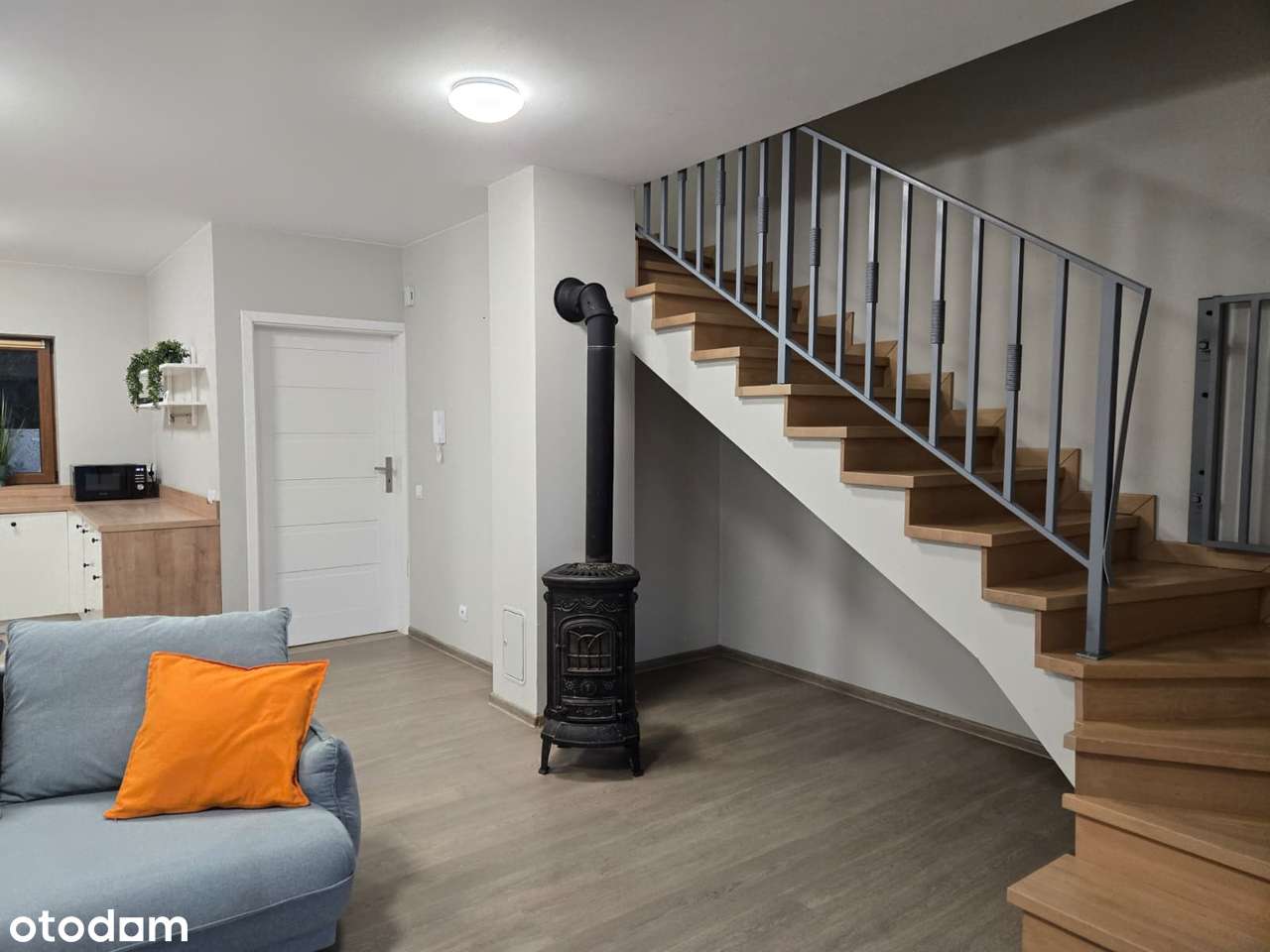 GOTOWY DO ZAMIESZKANIA DOM W ZABUDOWIE SZEROGOWEJ Z WIDOKIEM NA GÓRY - Pełny obrazek: 5/16