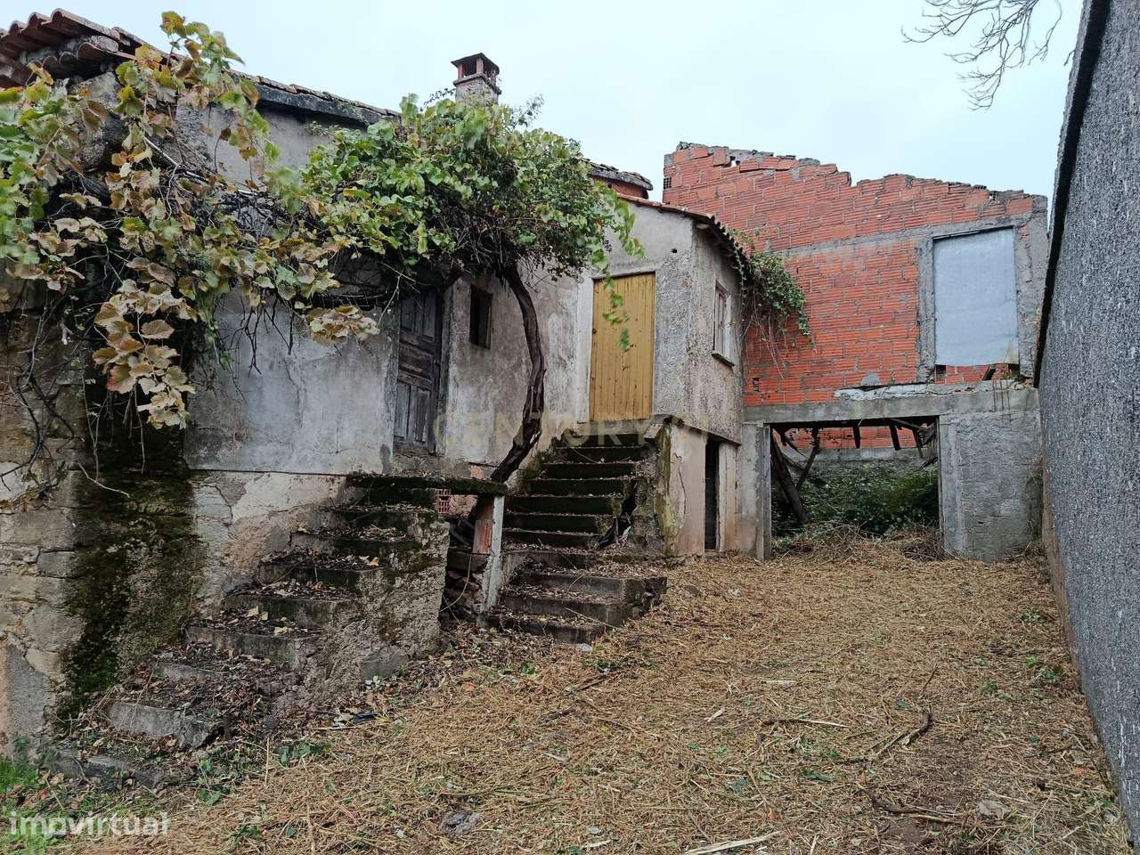 Moradia para recuperar em São Julião de Palácios, Bragança - Grande imagem: 3/11