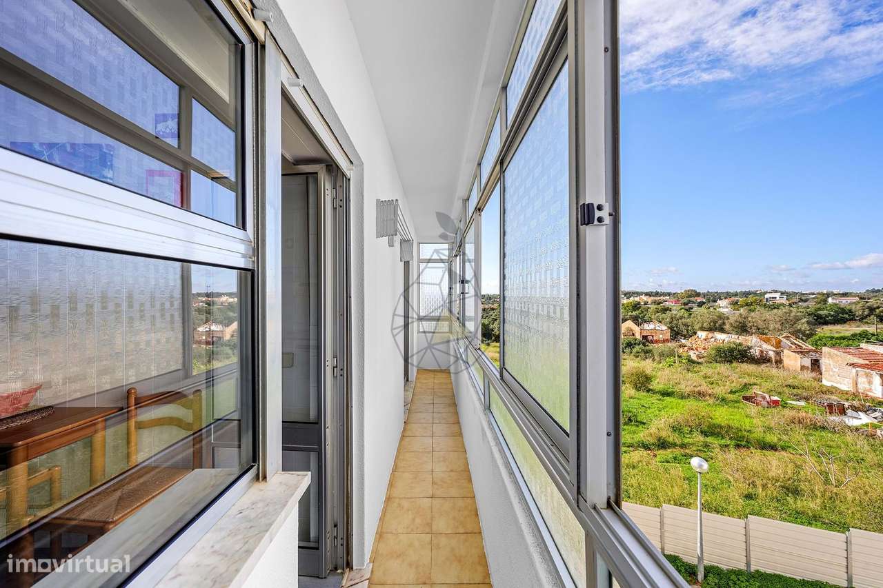 Apartamento de 2 Quartos com Vista Mar e Piscina  a 300m da Praia da R-8