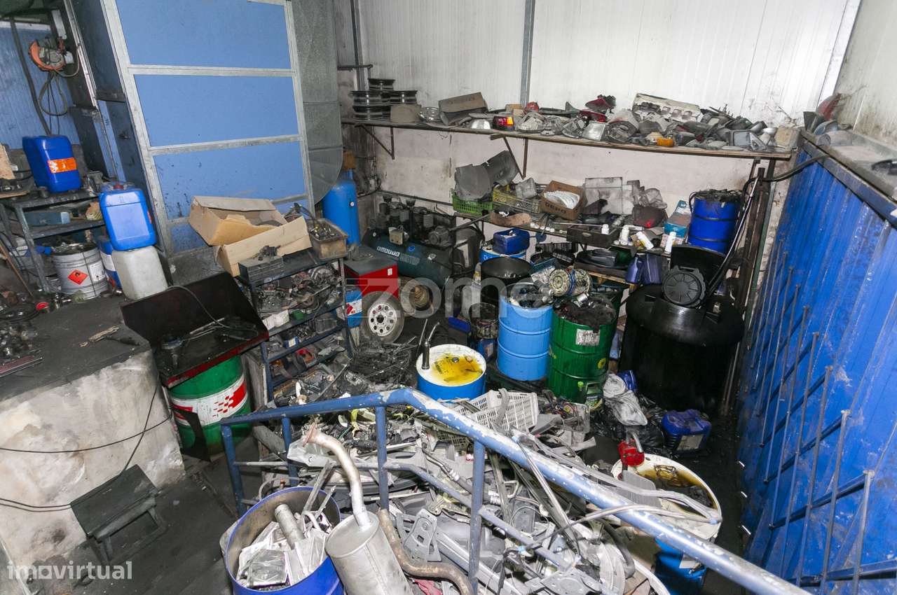 Oficina Automóvel Equipada e armazém para venda em Baguim do Monte-15