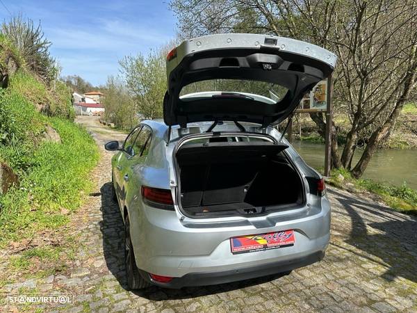 Renault Mégane 1.5 Blue dCi Limited J17 - 16