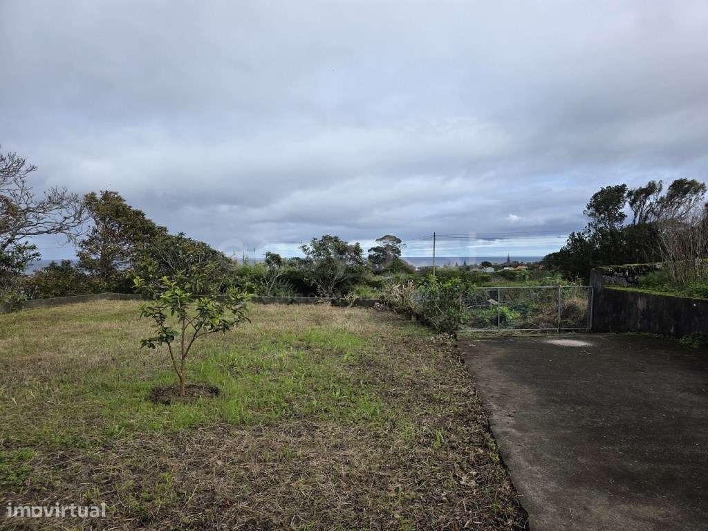 Moradia T3 nas Capelas com Terreno com Viabilidade de Construção-10