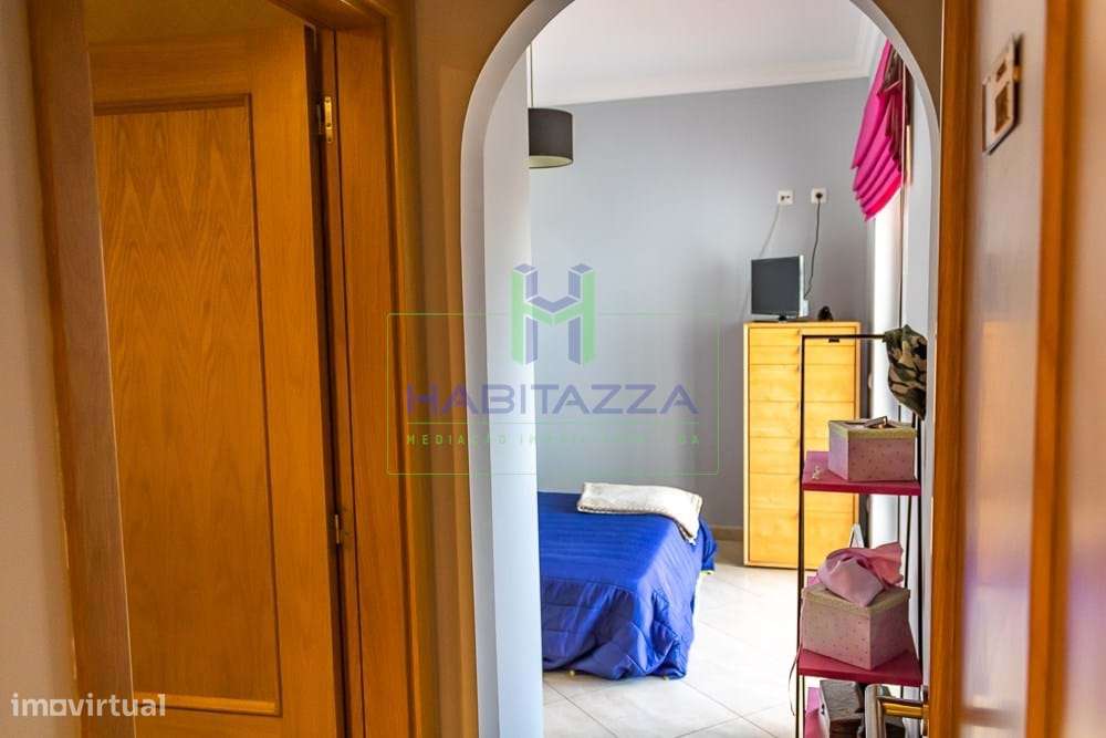 Apartamento T3 com piscina, lugar de garagem e arrecadação, no centro-21