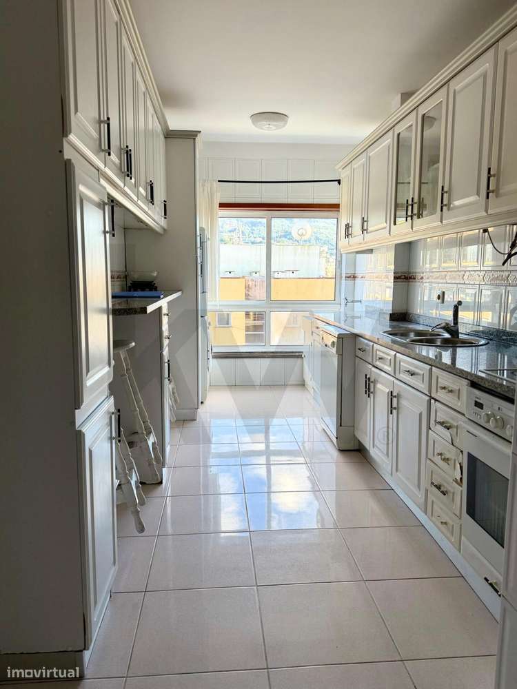 Apartamento T3 com Garagem Box em Braga - Grande imagem: 2/9