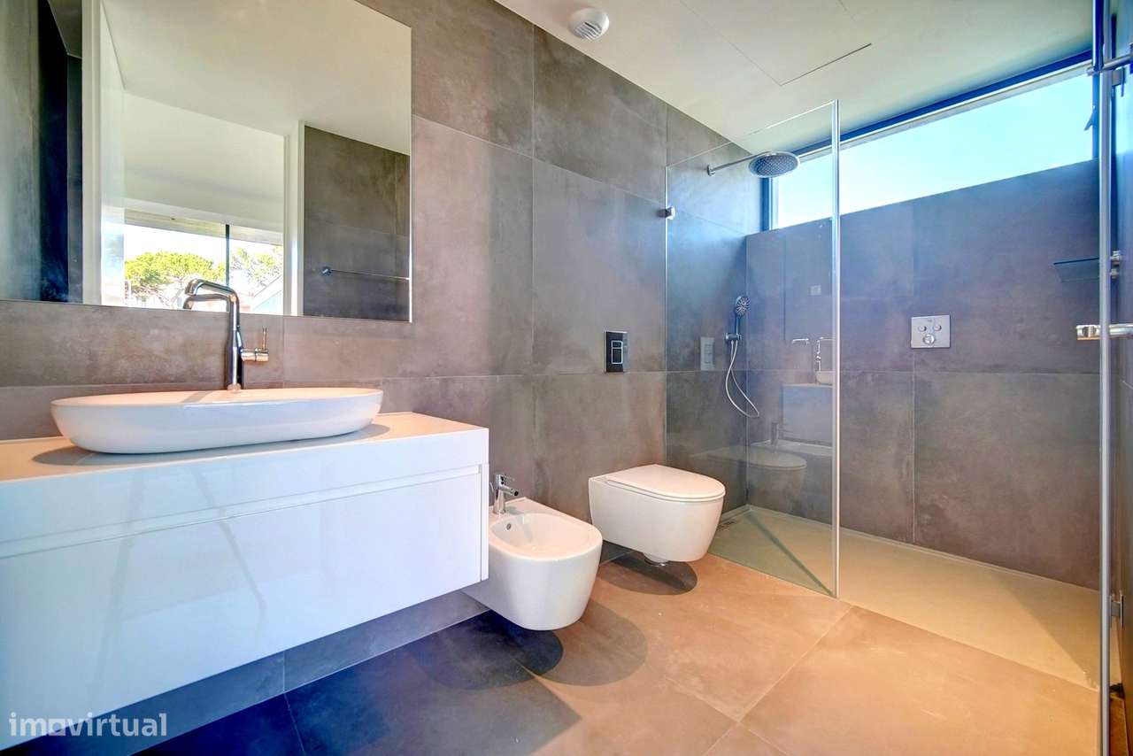 Moradia V4 Luxo na Costa da Guia-7