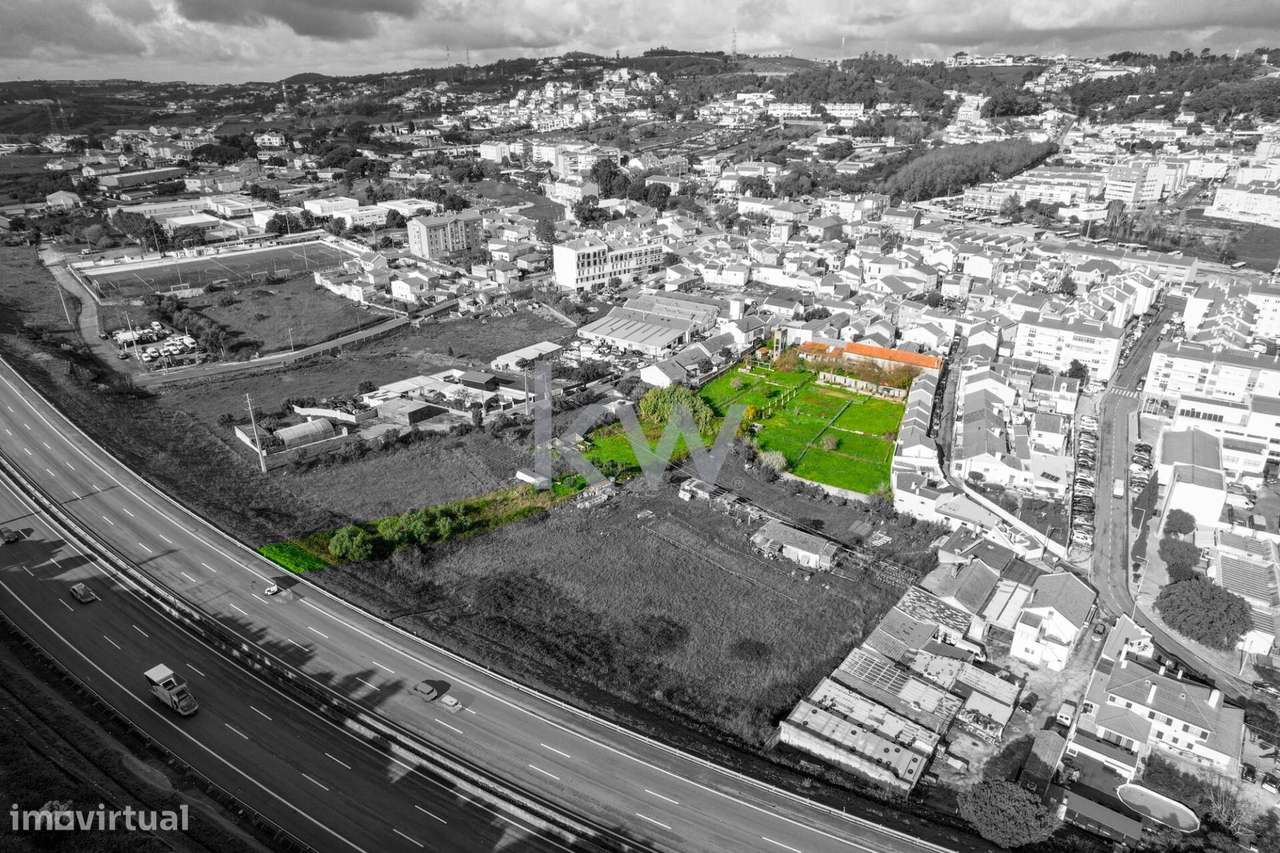 VENDA | Moradia para recuperação inserida em lote de terreno com 6223 - Grande imagem: 4/39