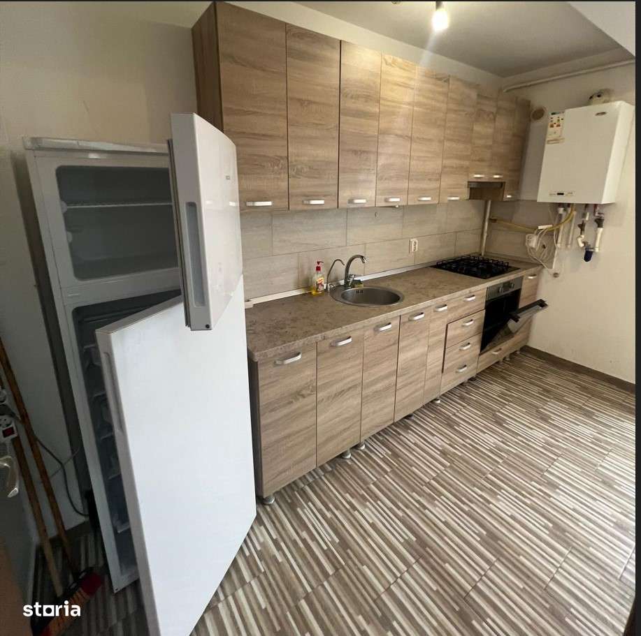 Ap 3 cam decomandat, etaj intermediar, loc parcare, capat Pacurari-0