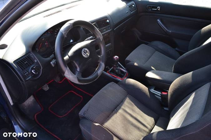 Volkswagen Golf - 6