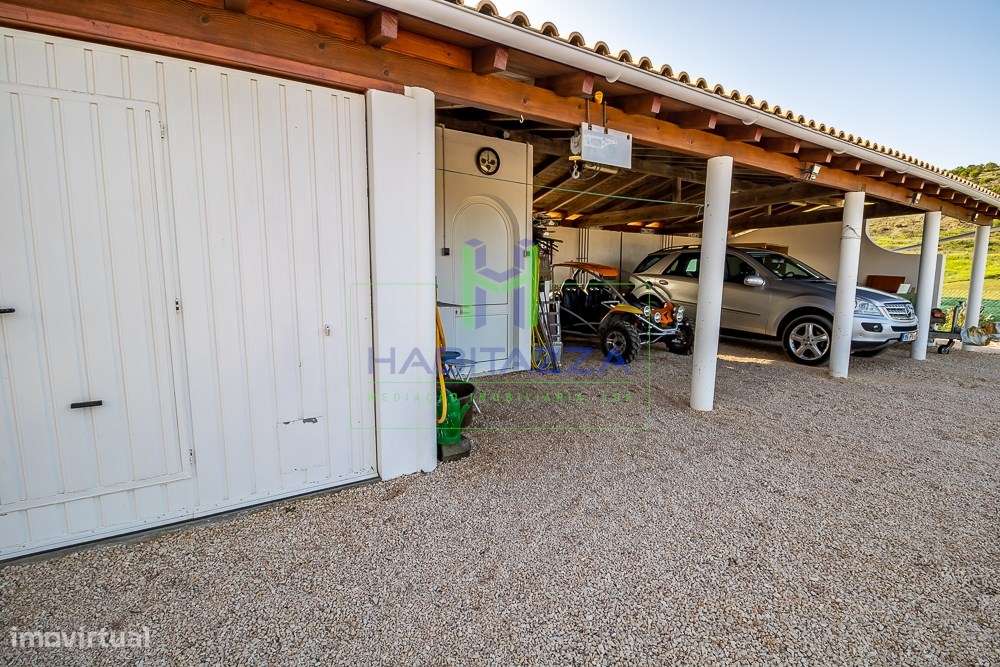 Fantástica Moradia Térrea T3+1, com piscina, grande jardim, e garagem,-21
