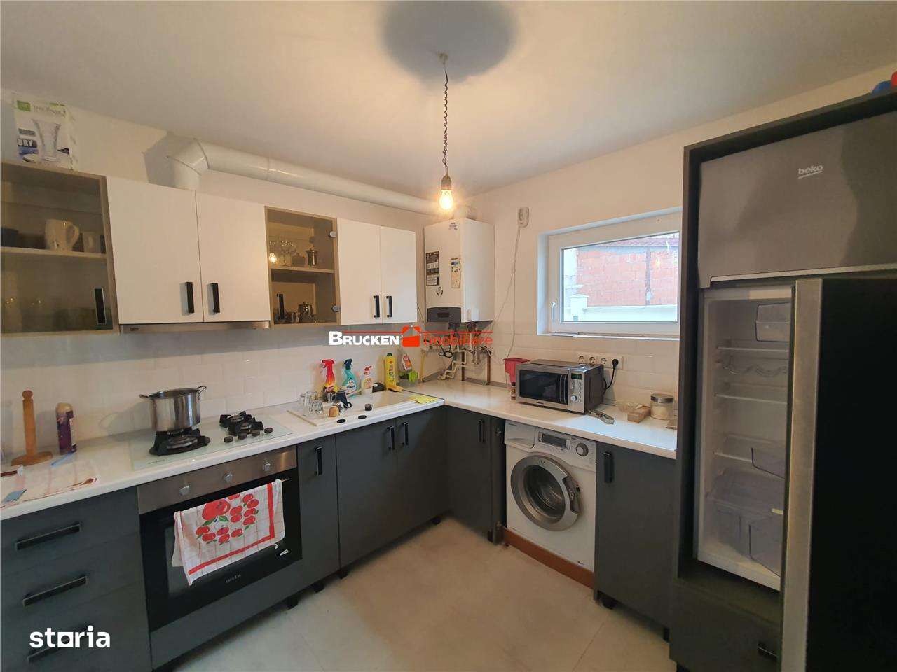 Casa de vanzare - Imagine principală: 4/13