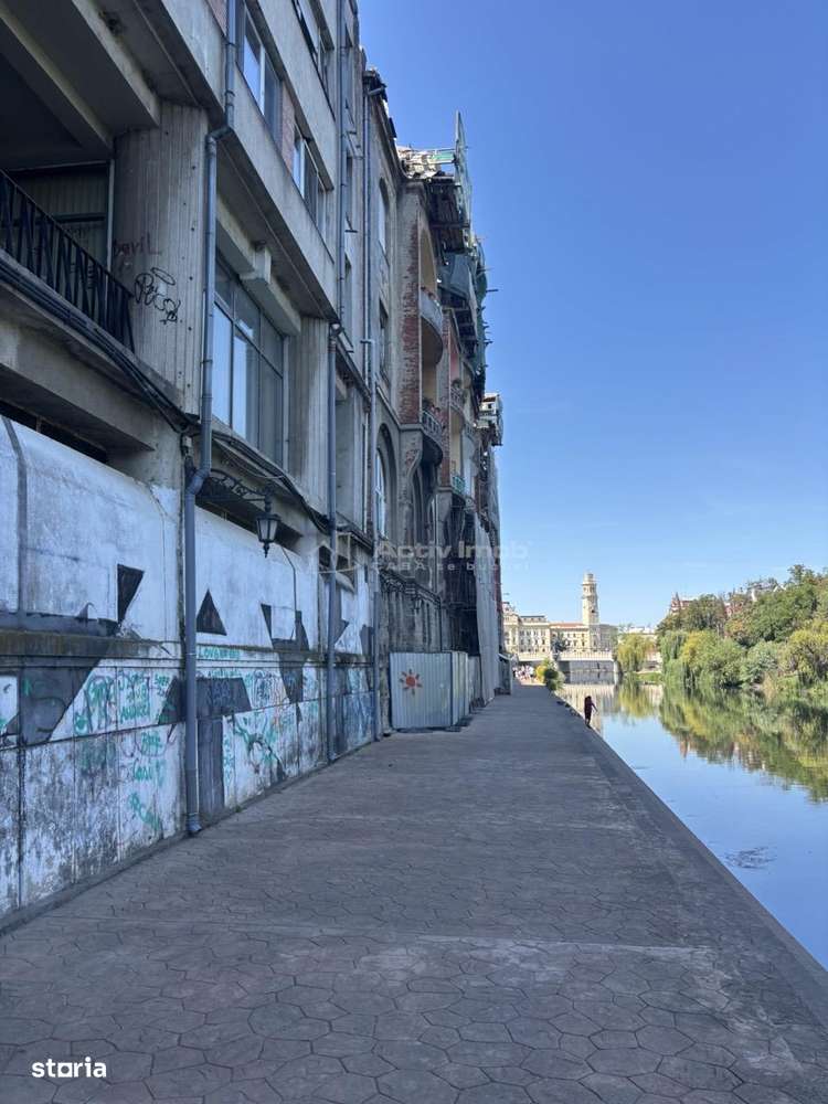 Apartament 129 mp cu vedere spre Crisul Repede si demisol independent-18