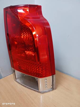 Lampa prawy tył prawa tylna Volvo V70 XC70 lift 2004 - 2007 r europa - 2
